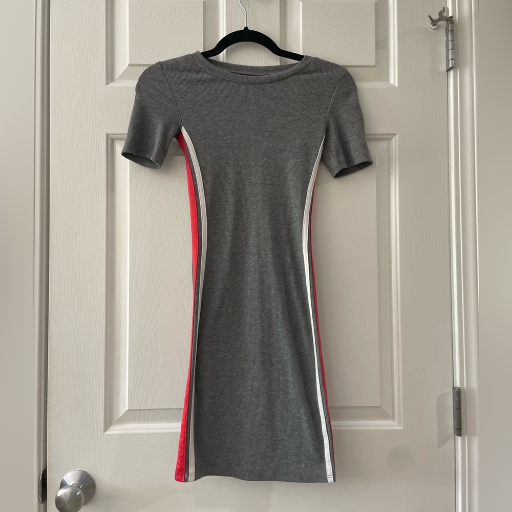 Good Condition, no smells, no stains. Worn once